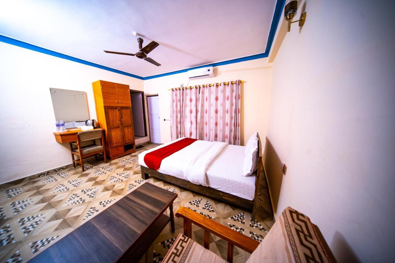 Hostel Dharma Backpackers Pokhara Zewnętrze zdjęcie