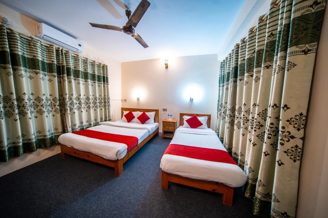 Hostel Dharma Backpackers Pokhara Zewnętrze zdjęcie