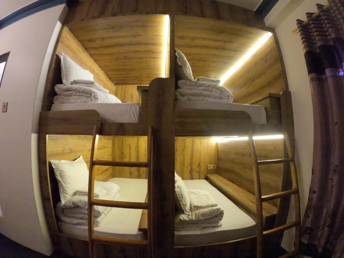 Hostel Dharma Backpackers Pokhara Zewnętrze zdjęcie