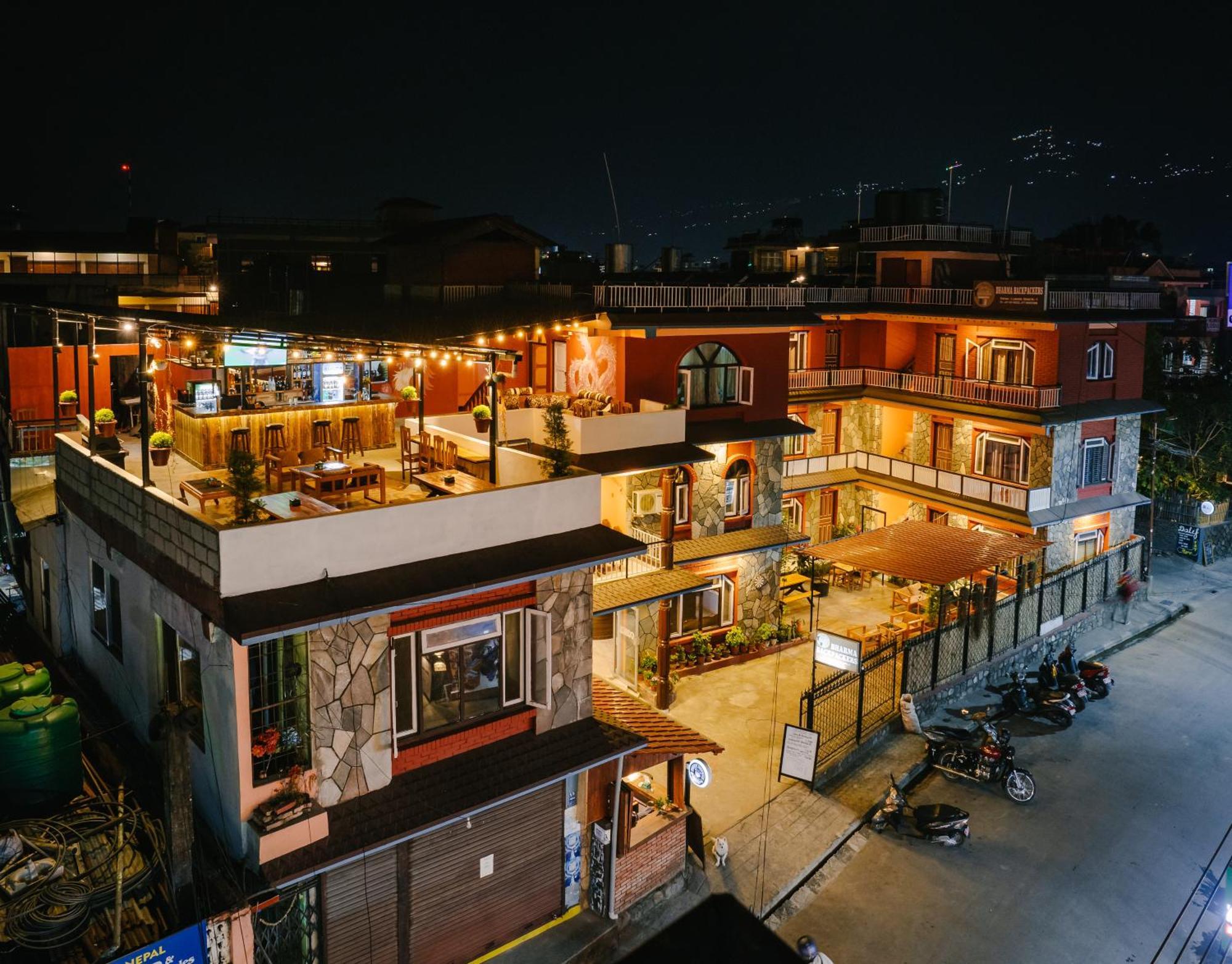 Hostel Dharma Backpackers Pokhara Zewnętrze zdjęcie
