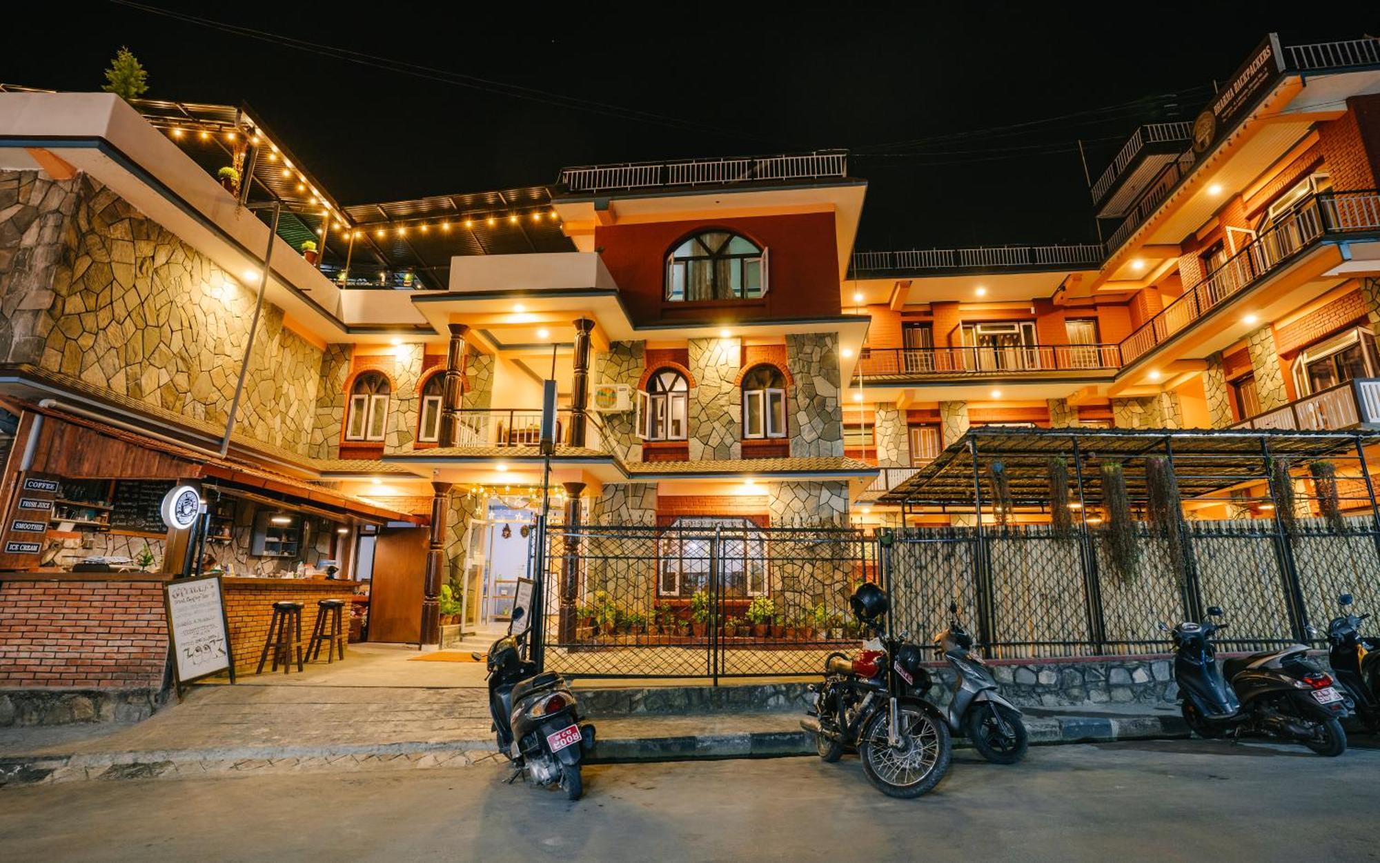 Hostel Dharma Backpackers Pokhara Zewnętrze zdjęcie