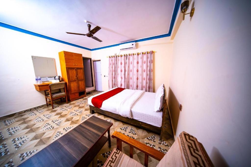Hostel Dharma Backpackers Pokhara Zewnętrze zdjęcie